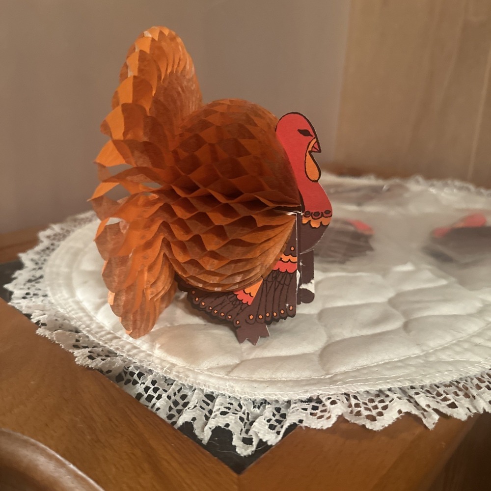 Vintage Set Of Thanksgiving Decoration Honeycomb Die-Cut Turkey 1 Lg 2 Md 4 Sml - Picture 6 of 13